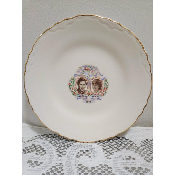 Vintage 1981 Lady Diana & Prince Charles Wedding Souvenir Plate – 7.25 inch - Picture 8 of 10
